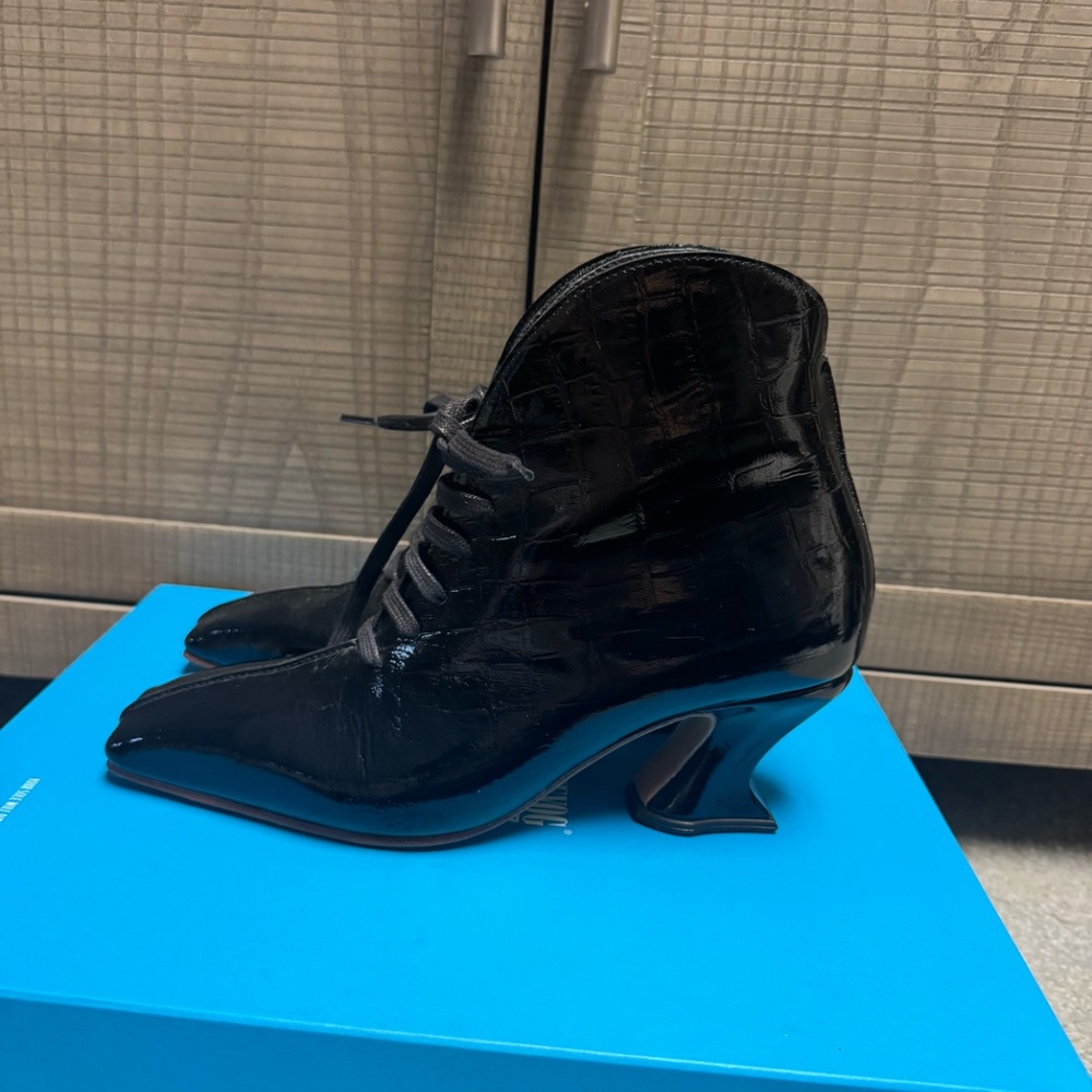 Super Fine Glory Lace-Up Ankle Boots - Picture 3 of 5